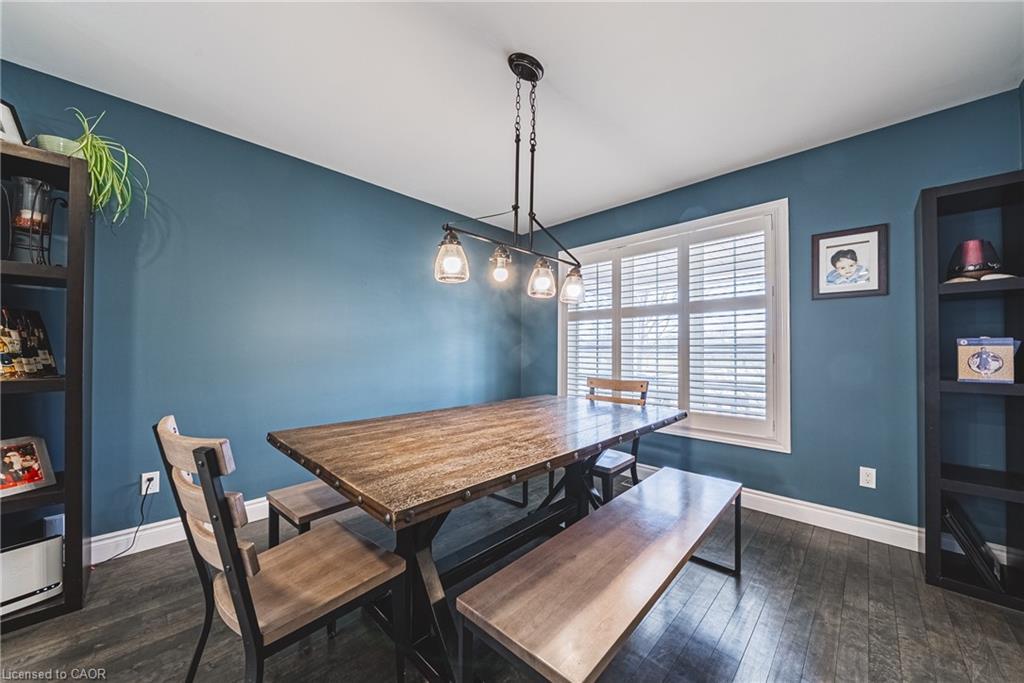 19 Liuna Court, Hamilton, ON - Indoor Photo Showing Dining Room