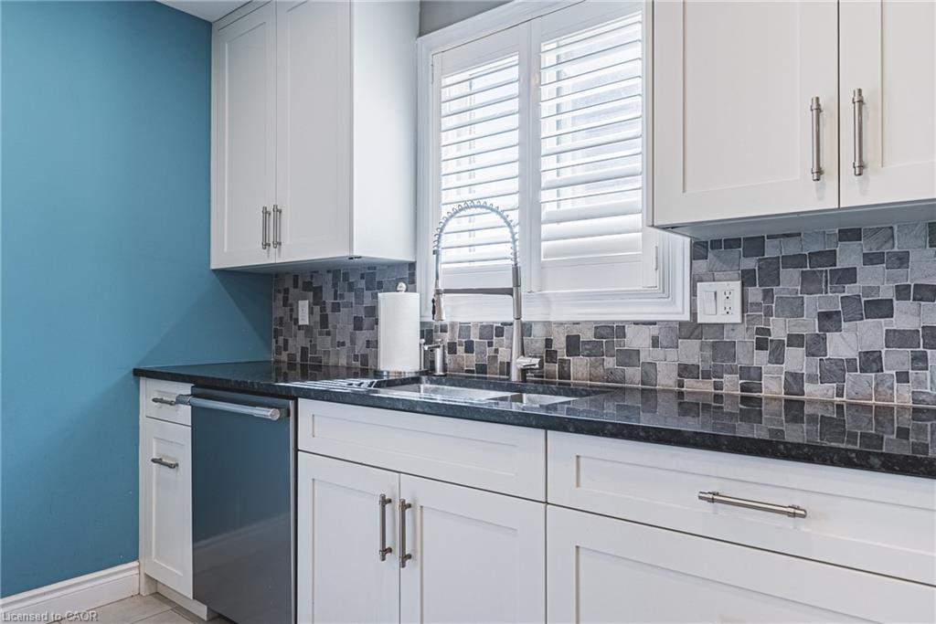 19 Liuna Court, Hamilton, ON - Indoor Photo Showing Kitchen With Double Sink