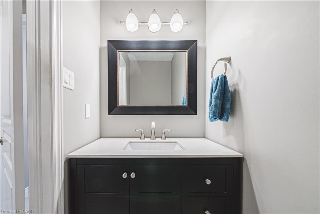 19 Liuna Court, Hamilton, ON - Indoor Photo Showing Bathroom