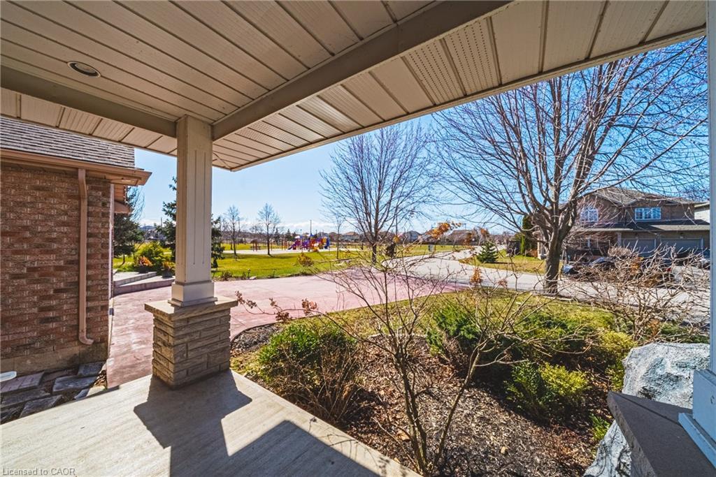 19 Liuna Court, Hamilton, ON - Outdoor