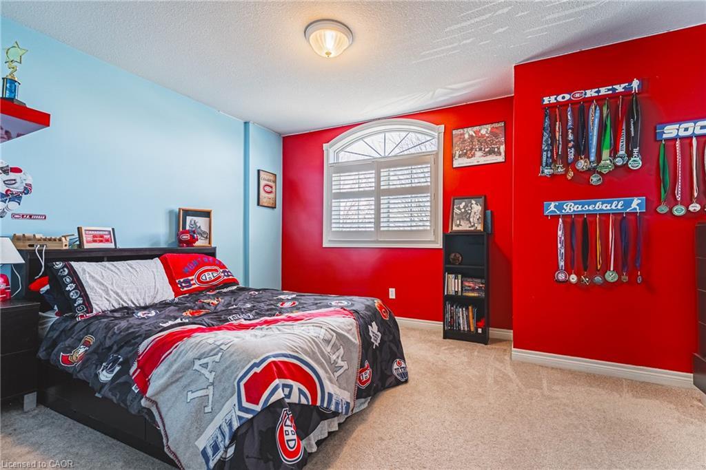 19 Liuna Court, Hamilton, ON - Indoor Photo Showing Bedroom
