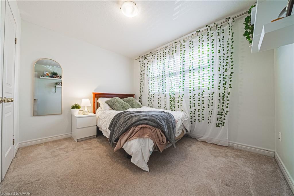 19 Liuna Court, Hamilton, ON - Indoor Photo Showing Bedroom