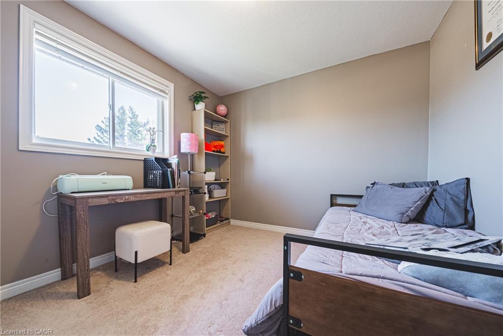 19 Liuna Court, Hamilton, ON - Indoor Photo Showing Bedroom