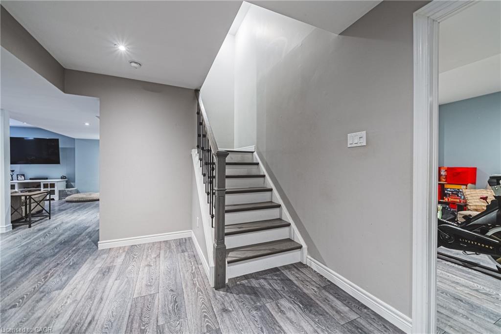 19 Liuna Court, Hamilton, ON - Indoor Photo Showing Other Room