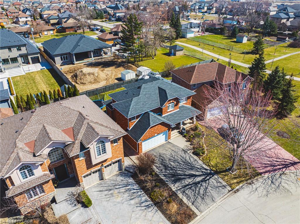 19 Liuna Court, Hamilton, ON - Outdoor
