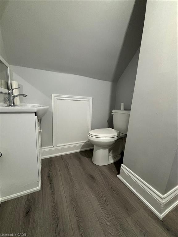 46 Delena Avenue S, Hamilton, ON - Indoor Photo Showing Bathroom