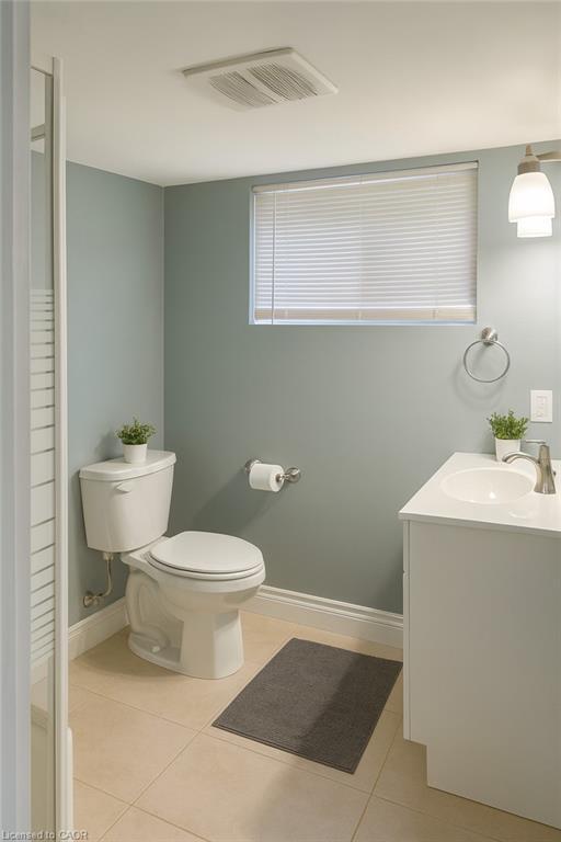 46 Delena Avenue S, Hamilton, ON - Indoor Photo Showing Bathroom
