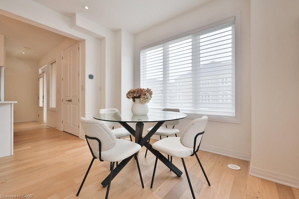 9 Crown Gate, Oakville, ON - Indoor Photo Showing Dining Room