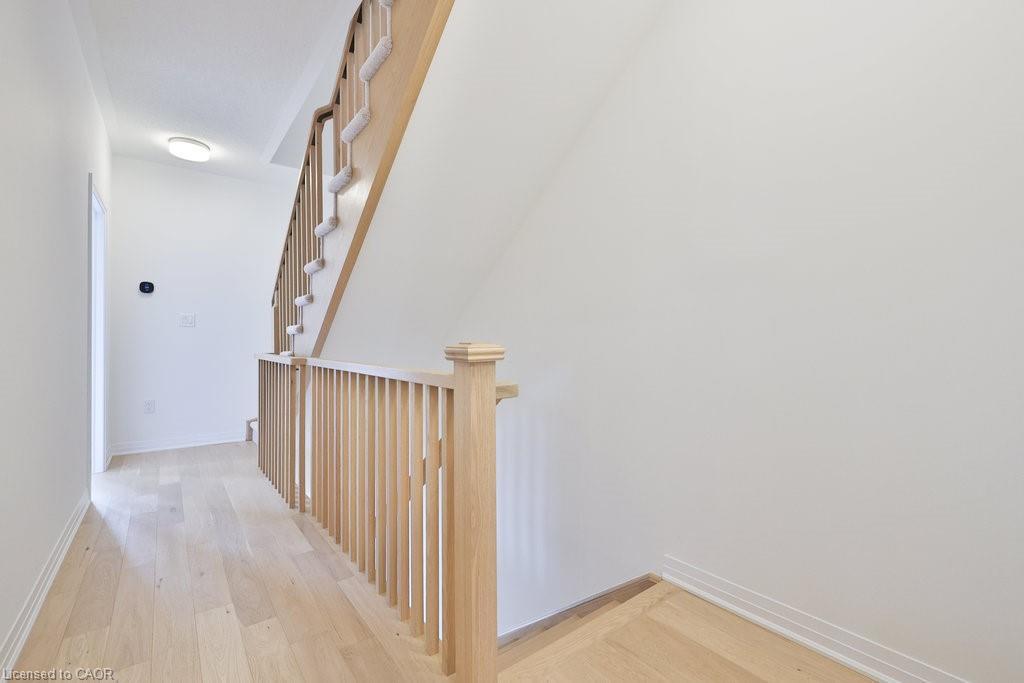 9 Crown Gate, Oakville, ON - Indoor Photo Showing Other Room