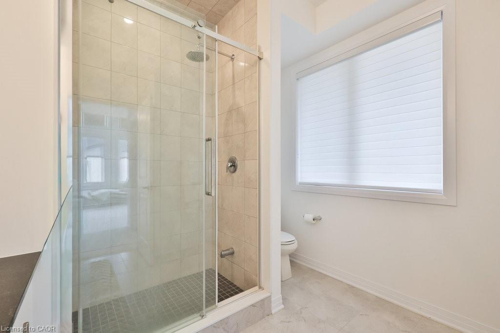 9 Crown Gate, Oakville, ON - Indoor Photo Showing Bathroom