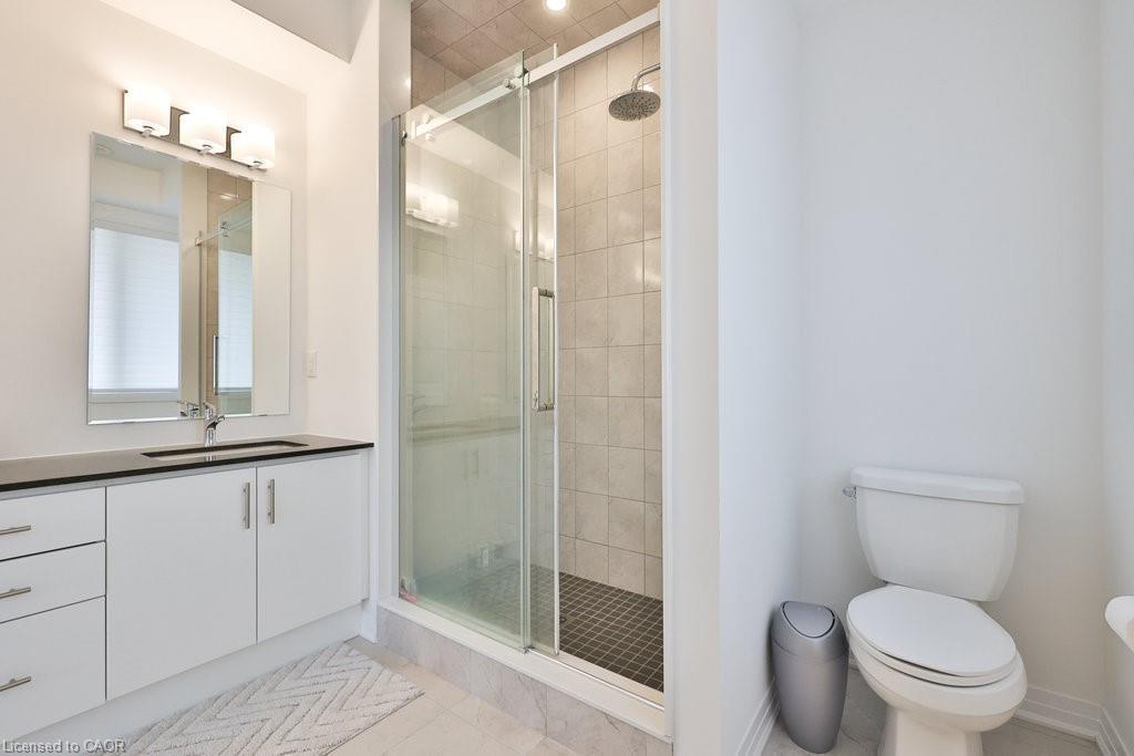 9 Crown Gate, Oakville, ON - Indoor Photo Showing Bathroom