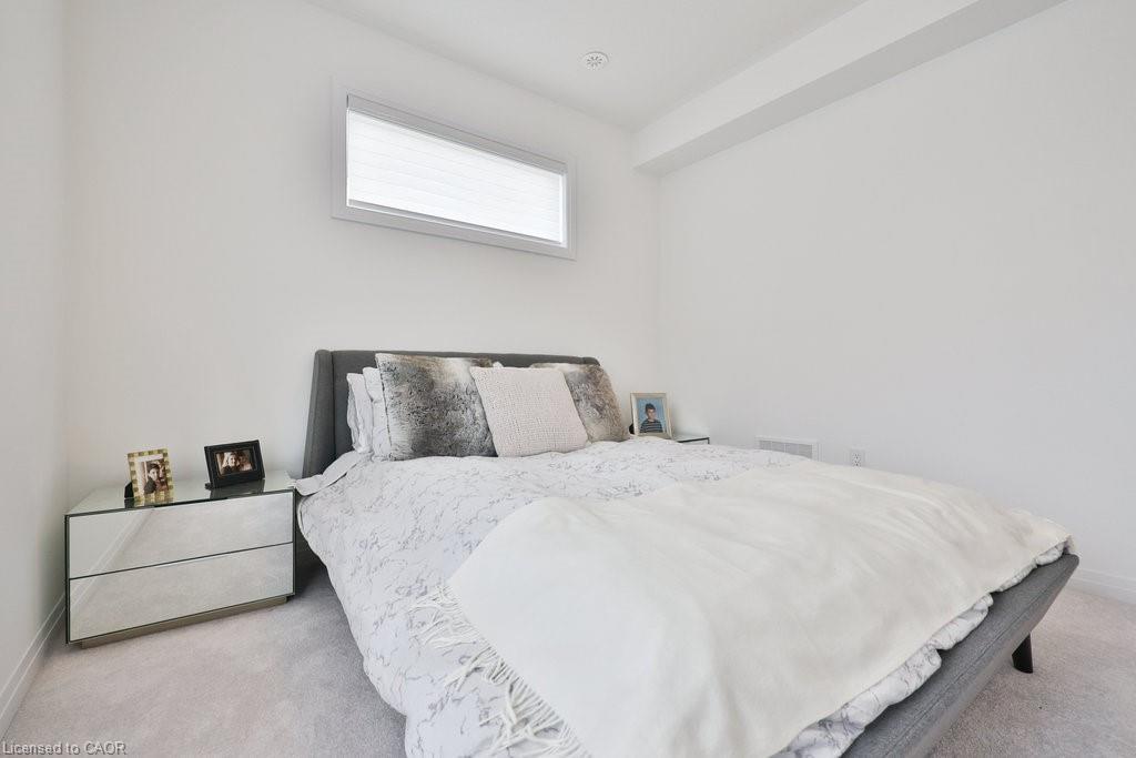 9 Crown Gate, Oakville, ON - Indoor Photo Showing Bedroom