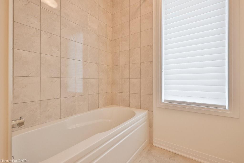 9 Crown Gate, Oakville, ON - Indoor Photo Showing Bathroom