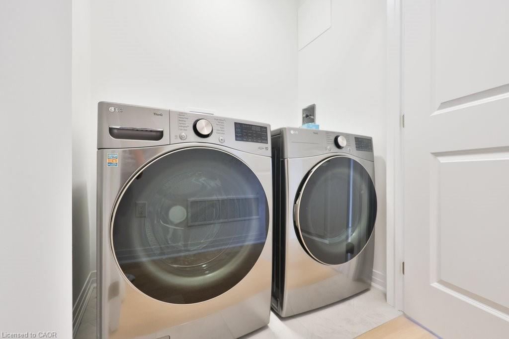 9 Crown Gate, Oakville, ON - Indoor Photo Showing Laundry Room