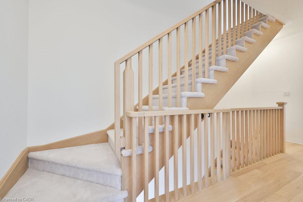 9 Crown Gate, Oakville, ON - Indoor Photo Showing Other Room