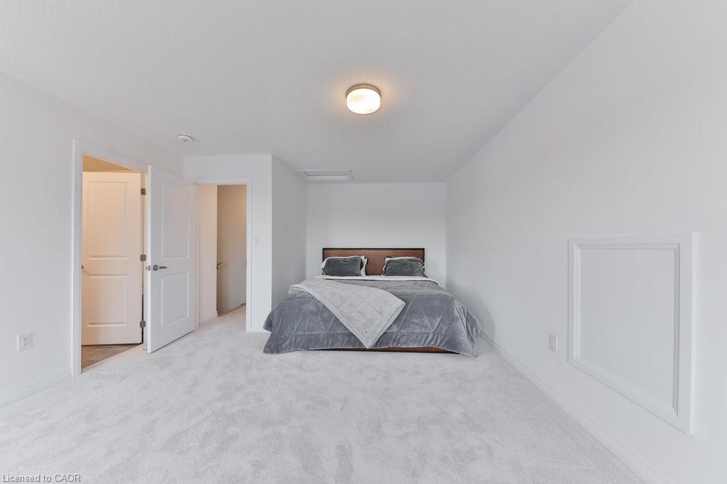 9 Crown Gate, Oakville, ON - Indoor Photo Showing Bedroom