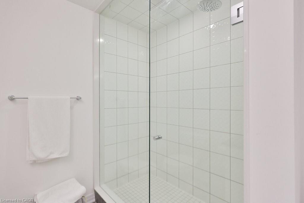 9 Crown Gate, Oakville, ON - Indoor Photo Showing Bathroom