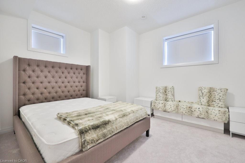 9 Crown Gate, Oakville, ON - Indoor Photo Showing Bedroom