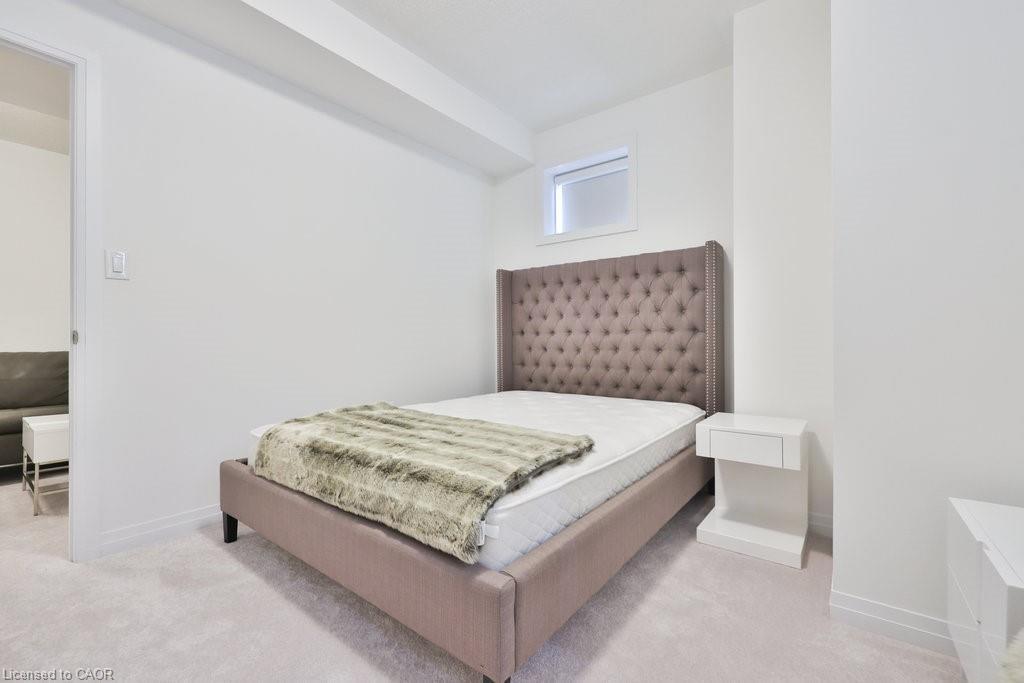 9 Crown Gate, Oakville, ON - Indoor Photo Showing Bedroom