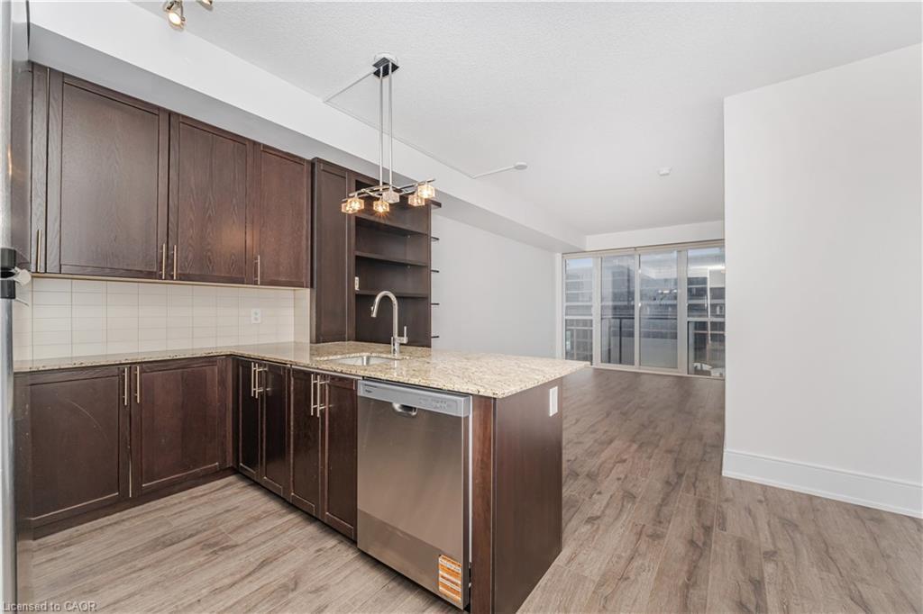 821-560 Front Street W, Toronto, ON - Indoor Photo Showing Kitchen