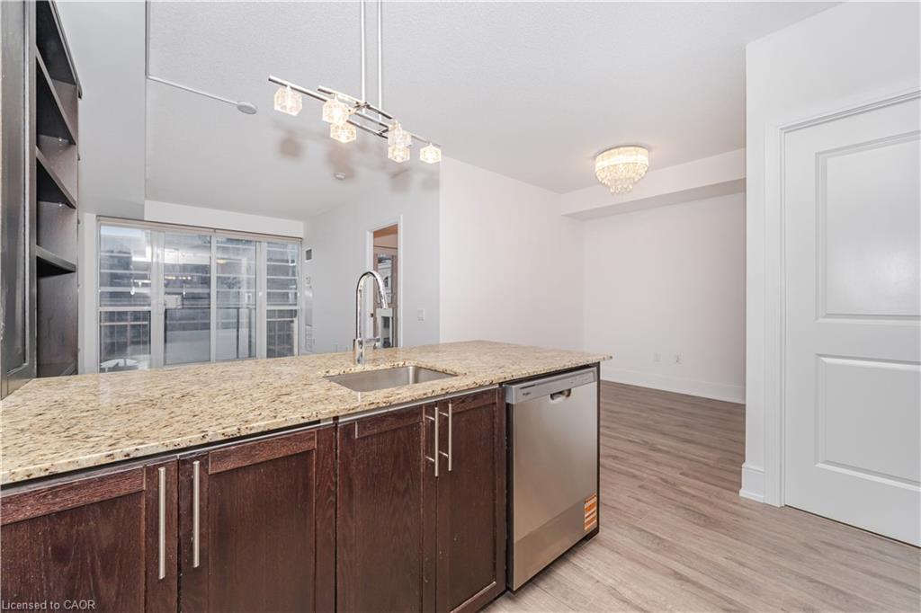 821-560 Front Street W, Toronto, ON - Indoor Photo Showing Kitchen