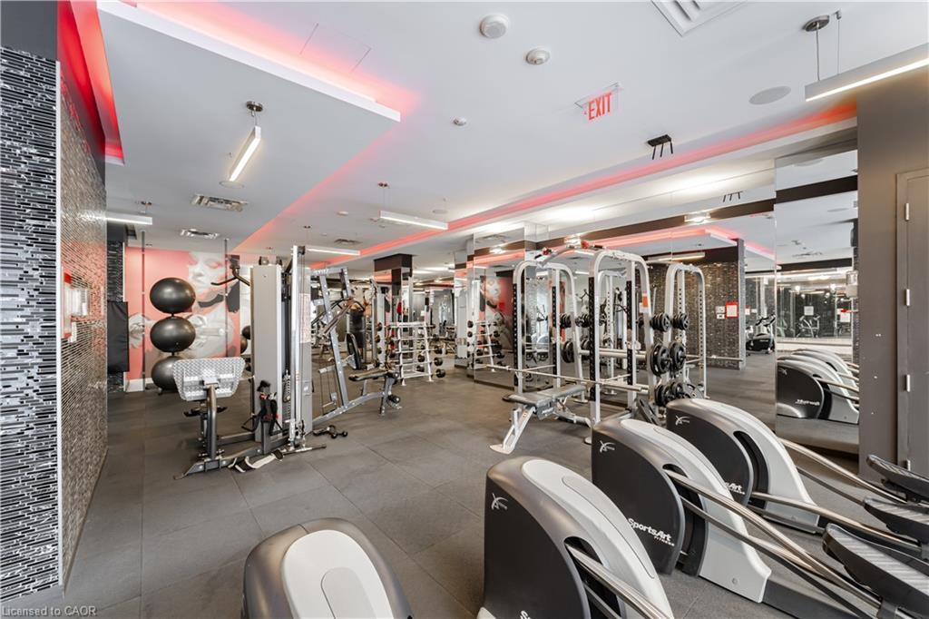 821-560 Front Street W, Toronto, ON - Indoor Photo Showing Gym Room