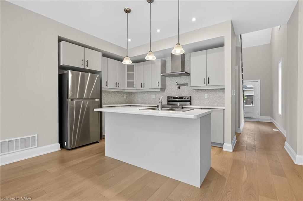 56-4311 Mann Street, Niagara Falls, ON - Indoor Photo Showing Kitchen