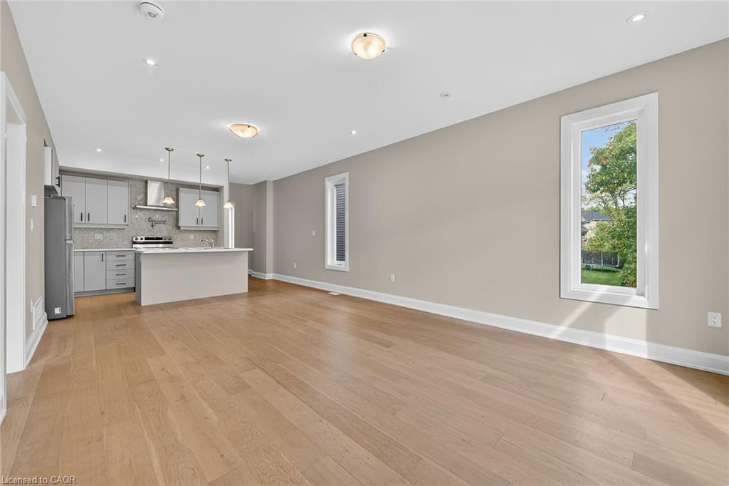 56-4311 Mann Street, Niagara Falls, ON - Indoor Photo Showing Kitchen
