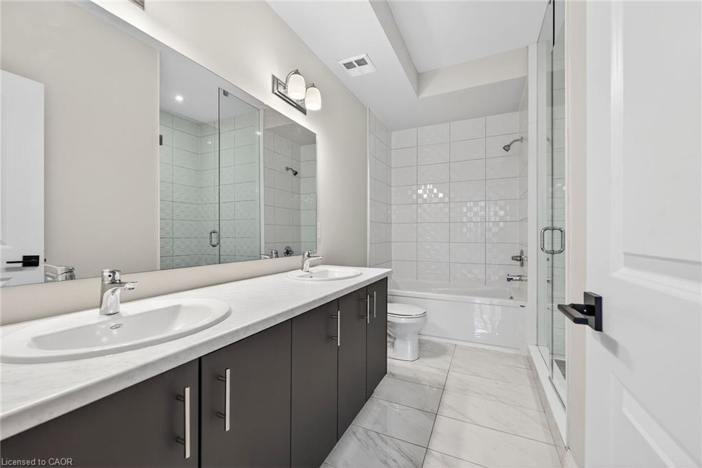 56-4311 Mann Street, Niagara Falls, ON - Indoor Photo Showing Bathroom