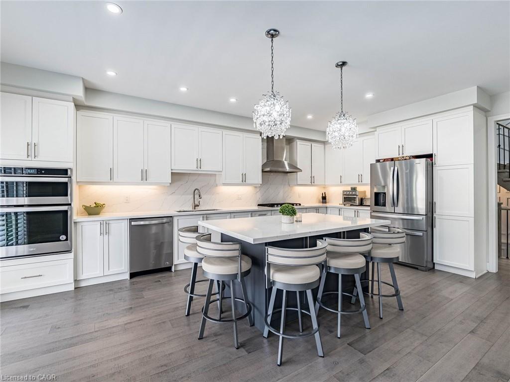 22 Rolling Rock Way, Brampton, ON - Indoor Photo Showing Kitchen With Upgraded Kitchen