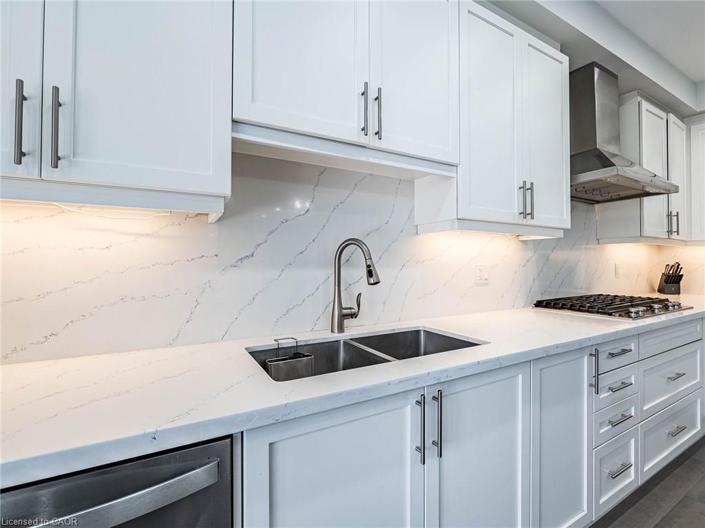 22 Rolling Rock Way, Brampton, ON - Indoor Photo Showing Kitchen With Double Sink With Upgraded Kitchen
