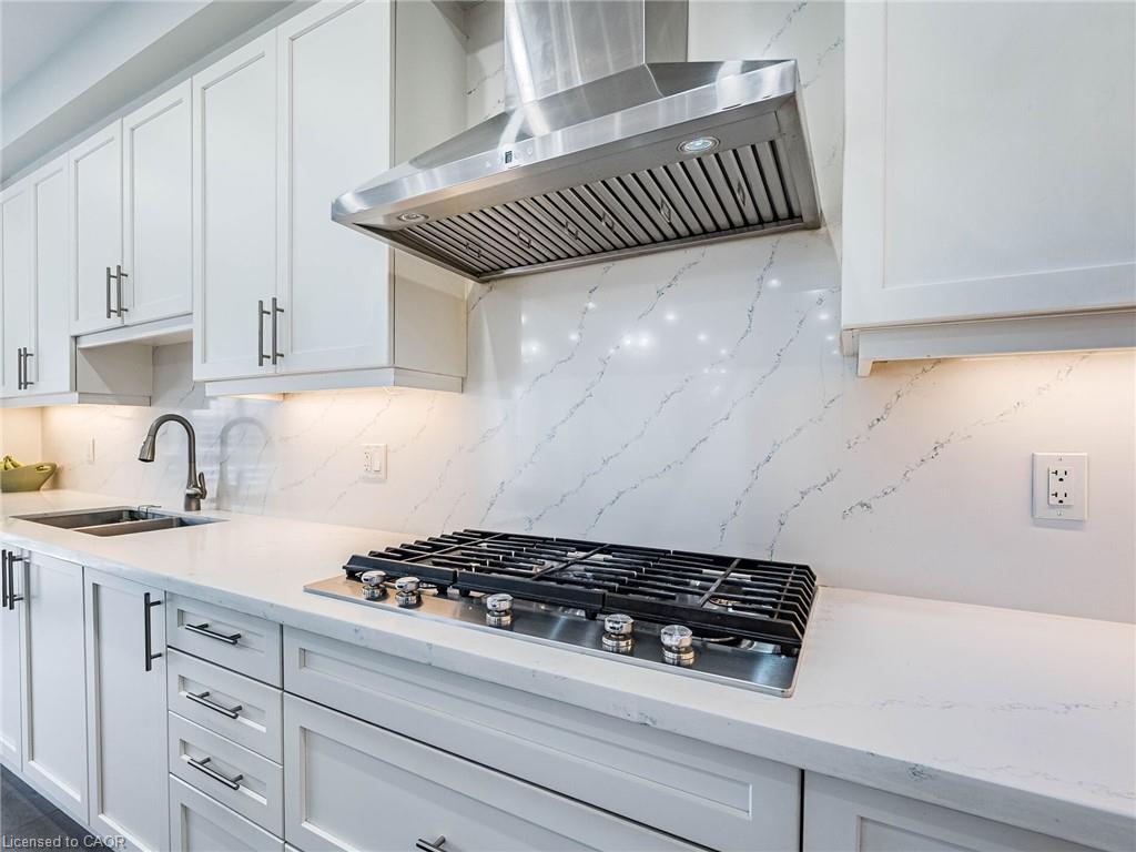 22 Rolling Rock Way, Brampton, ON - Indoor Photo Showing Kitchen With Upgraded Kitchen