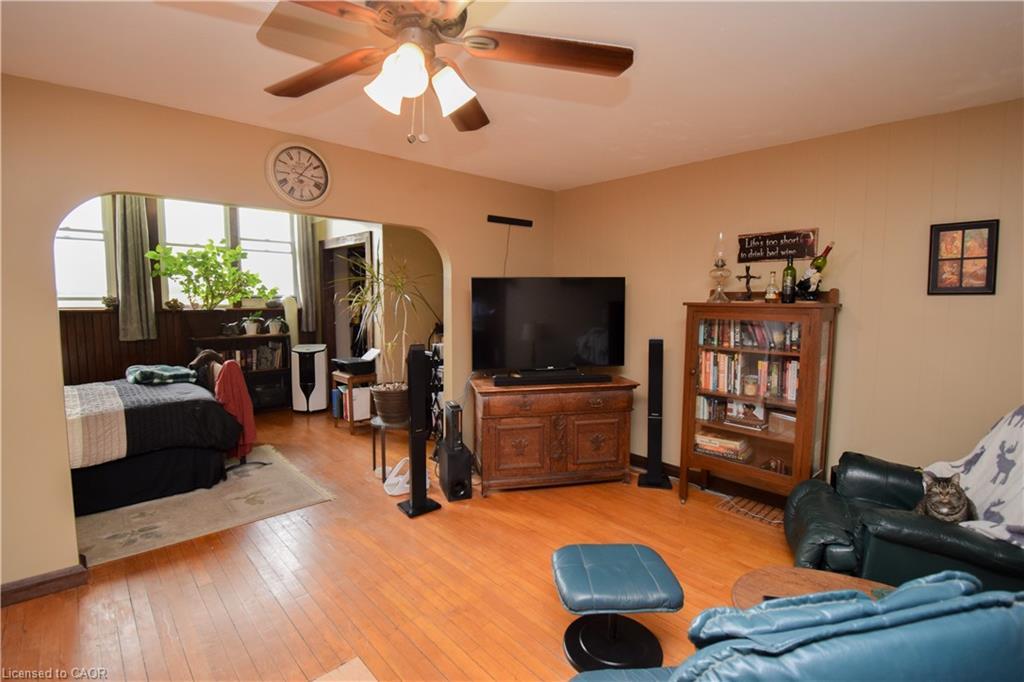 334789 33Rd Line, Ingersoll, ON - Indoor Photo Showing Living Room