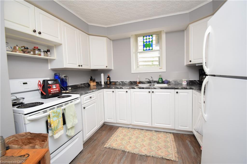 334789 33Rd Line, Ingersoll, ON - Indoor Photo Showing Kitchen With Double Sink