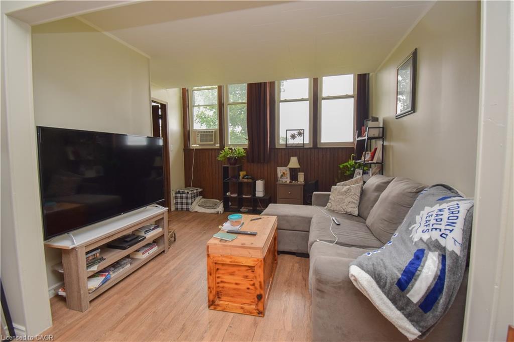 334789 33Rd Line, Ingersoll, ON - Indoor Photo Showing Living Room