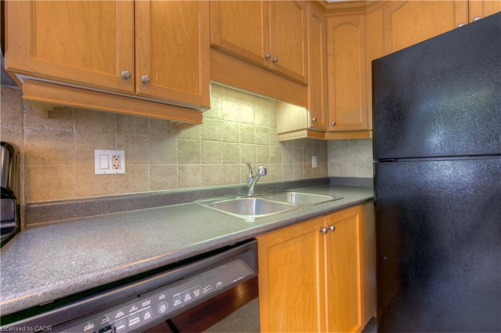 109-555 King Street E, Kitchener, ON - Indoor Photo Showing Kitchen With Double Sink
