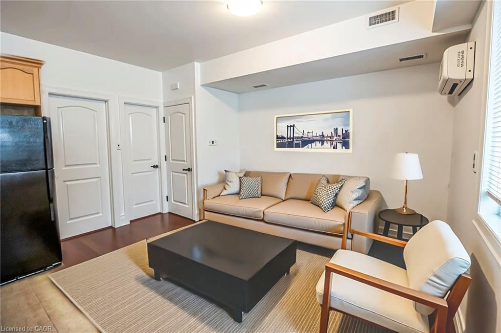 109-555 King Street E, Kitchener, ON - Indoor Photo Showing Living Room