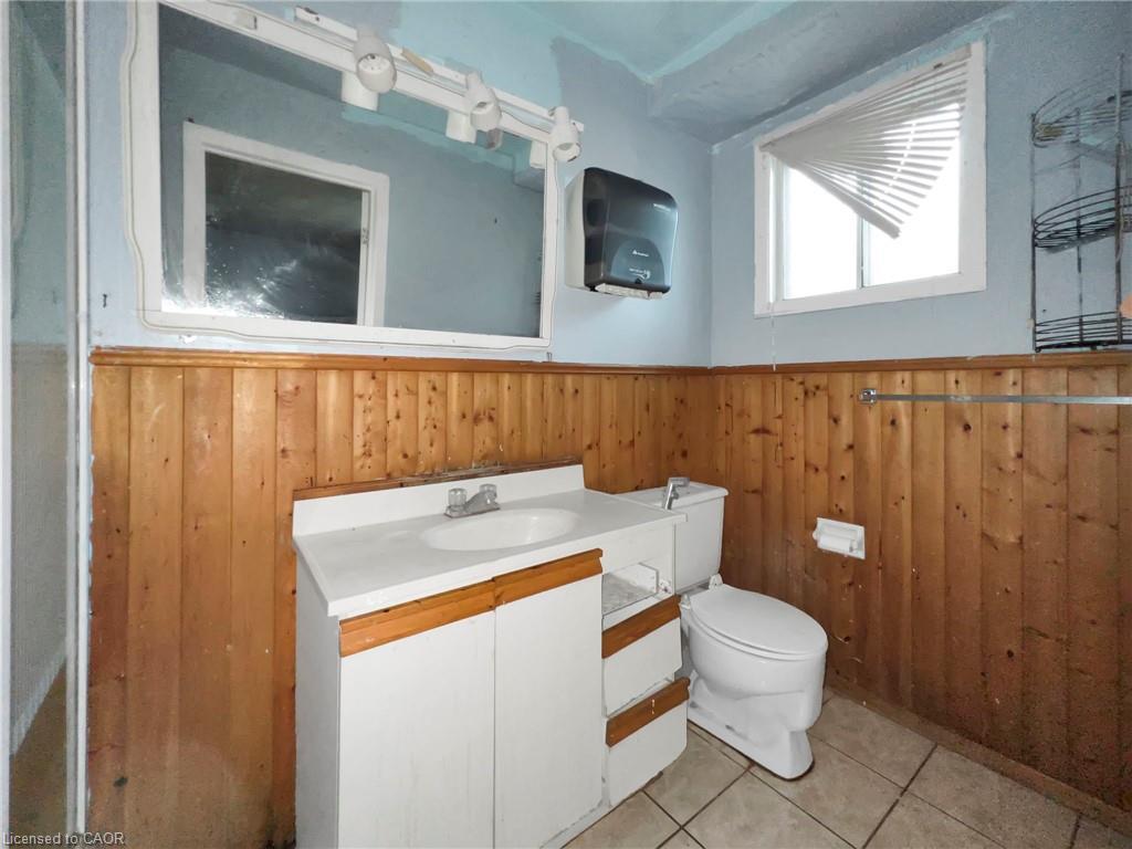 74 Brier Park Road, Brantford, ON - Indoor Photo Showing Bathroom