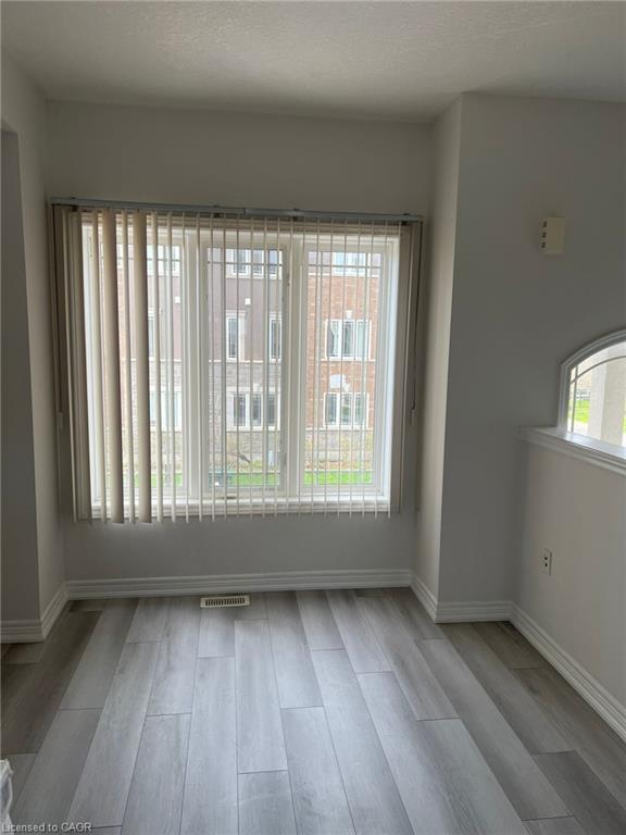 68 Bloom Crescent, Hamilton, ON - Indoor Photo Showing Other Room