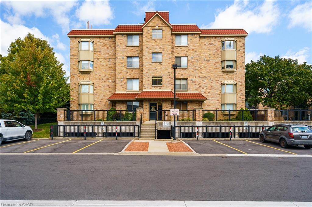 211-3499 Upper Middle Road, Burlington, ON - Outdoor