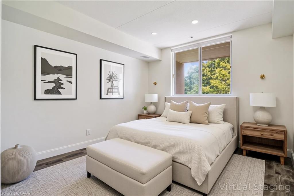 211-3499 Upper Middle Road, Burlington, ON - Indoor Photo Showing Bedroom