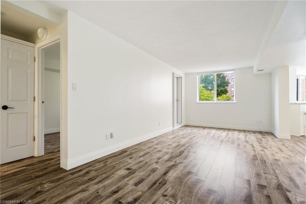 211-3499 Upper Middle Road, Burlington, ON - Indoor Photo Showing Other Room