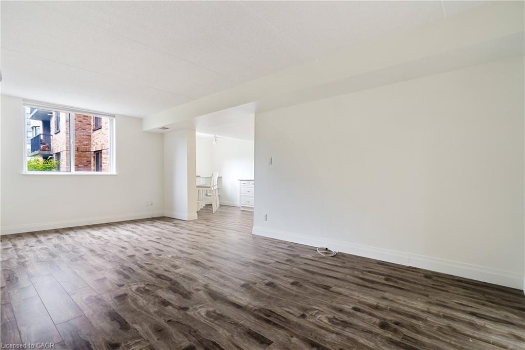 211-3499 Upper Middle Road, Burlington, ON - Indoor