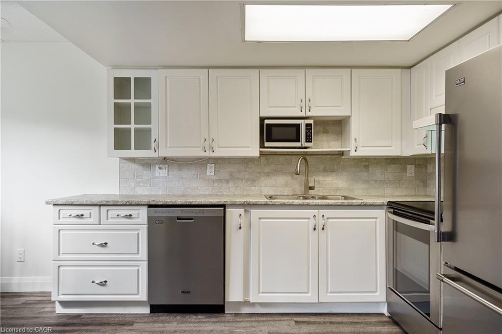 211-3499 Upper Middle Road, Burlington, ON - Indoor Photo Showing Kitchen With Double Sink