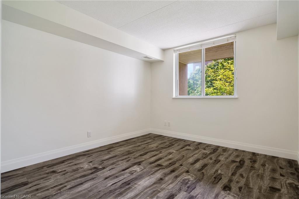 211-3499 Upper Middle Road, Burlington, ON - Indoor Photo Showing Other Room