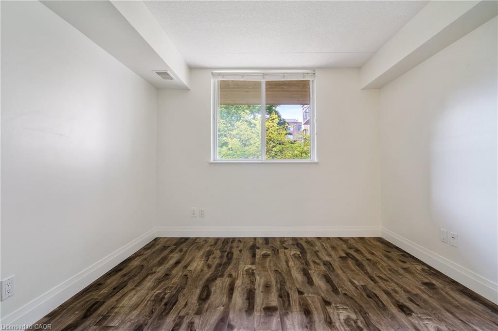 211-3499 Upper Middle Road, Burlington, ON - Indoor Photo Showing Other Room