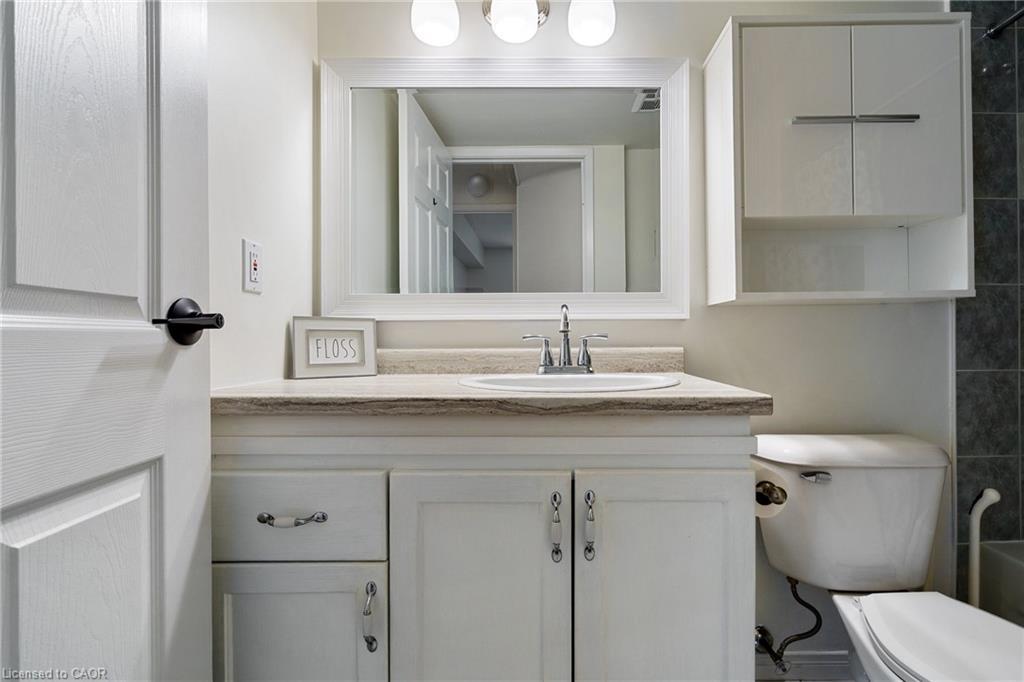 211-3499 Upper Middle Road, Burlington, ON - Indoor Photo Showing Bathroom