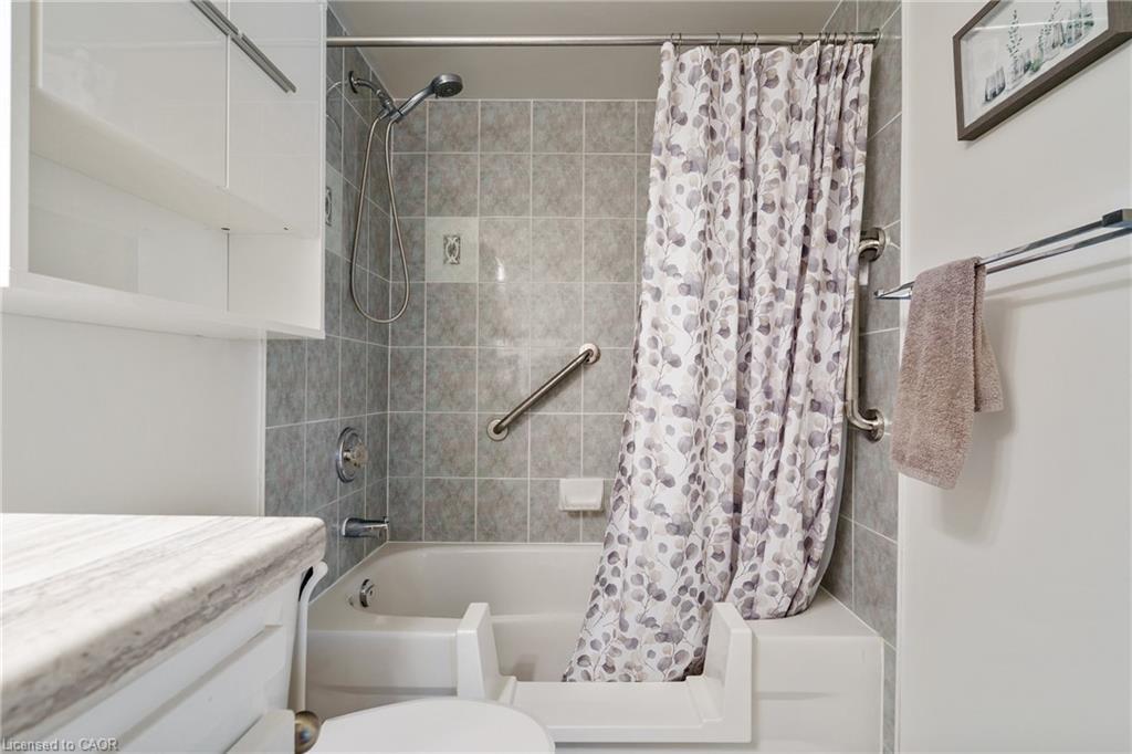 211-3499 Upper Middle Road, Burlington, ON - Indoor Photo Showing Bathroom