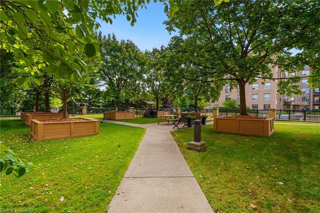 211-3499 Upper Middle Road, Burlington, ON - Outdoor