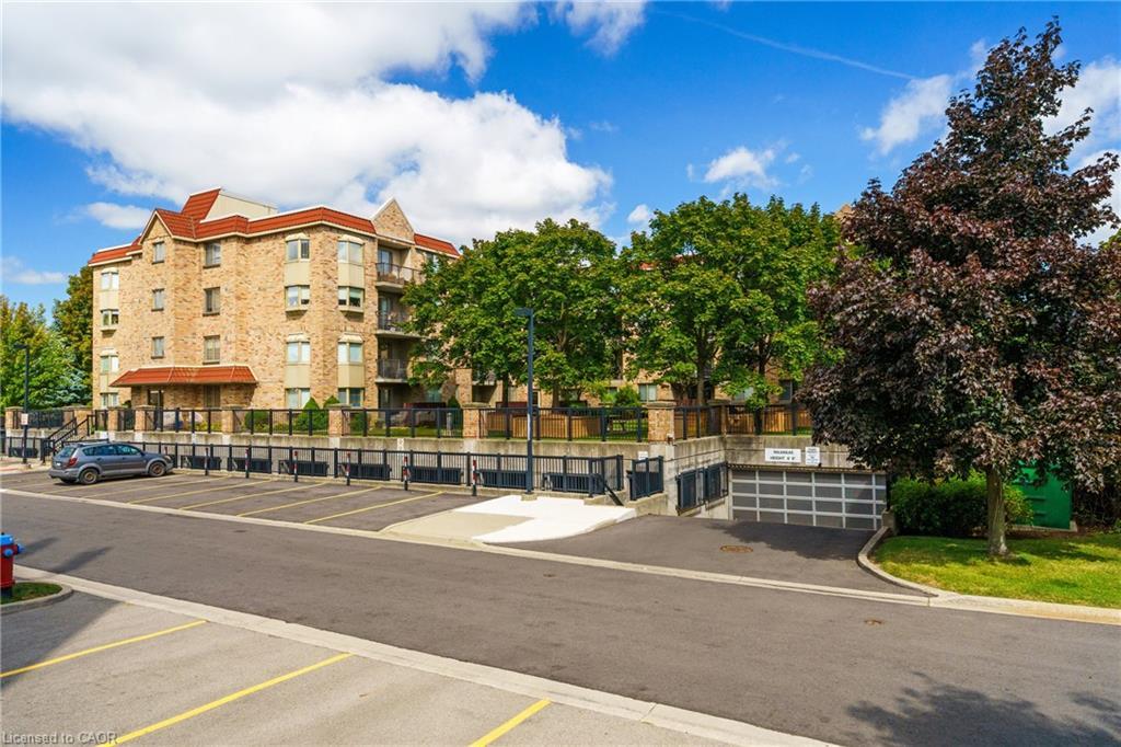 211-3499 Upper Middle Road, Burlington, ON - Outdoor